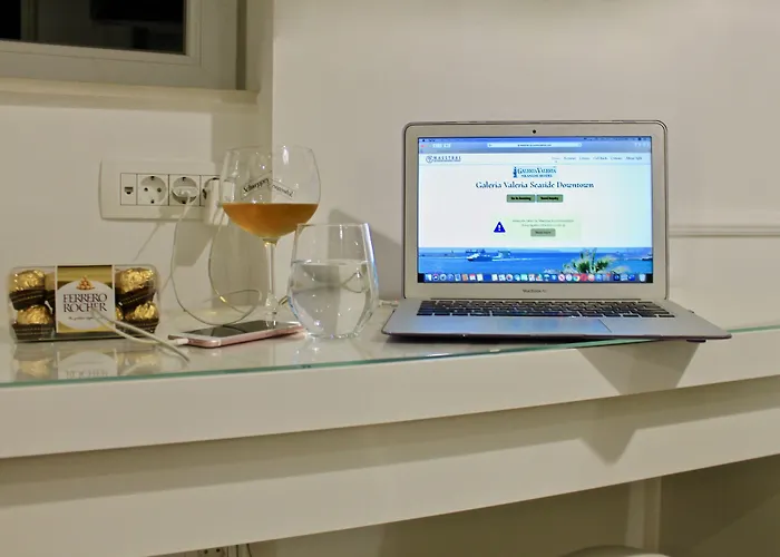 Galeria Valeria Seaside Downtown - Mag Quaint & Elegant Boutique