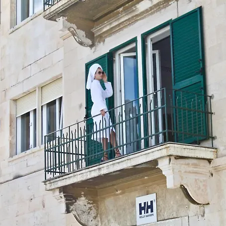 Galeria Valeria Seaside Downtown - Mag Quaint & Elegant Boutique