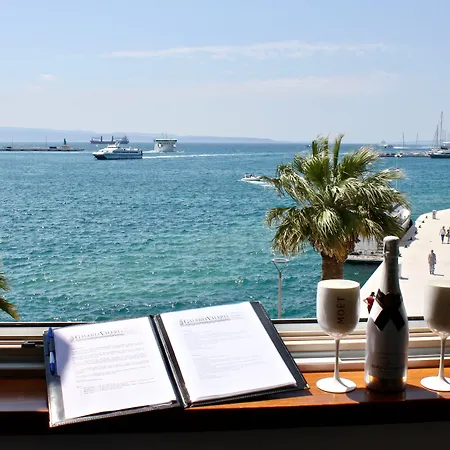 Galeria Valeria Seaside Downtown - Mag Quaint & Elegant Boutique Σπλιτ