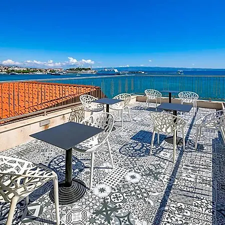 Galeria Valeria Seaside Downtown - Mag Quaint & Elegant Boutique Hotel